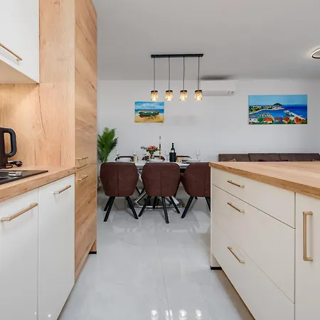 Apartamento Deluxe Anelle With Jacuzzi Zadar