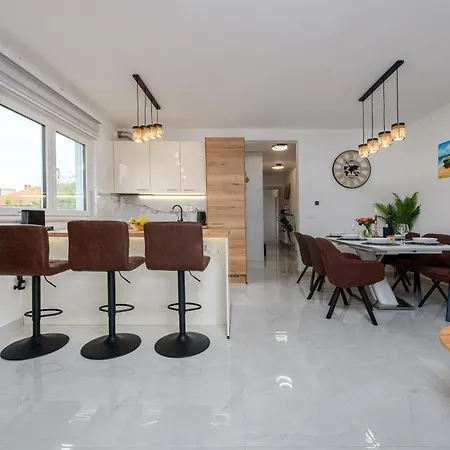 Apartamento Deluxe Anelle With Jacuzzi Zadar