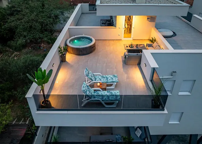 Deluxe Anelle With Jacuzzi Apartament