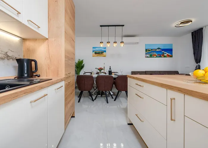 Apartament Deluxe Anelle With Jacuzzi Zadar