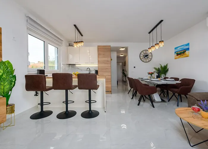 Apartament Deluxe Anelle With Jacuzzi Zadar