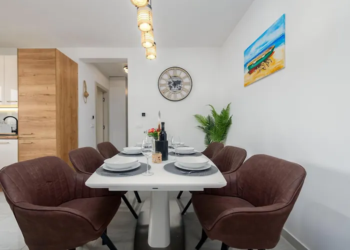 Deluxe Anelle With Jacuzzi Apartament