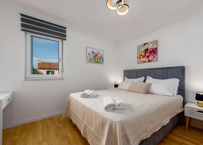 Deluxe Anelle With Jacuzzi Apartament *